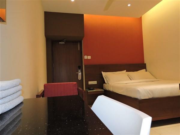 Gayathri Hotels Tirupur Dış mekan fotoğraf
